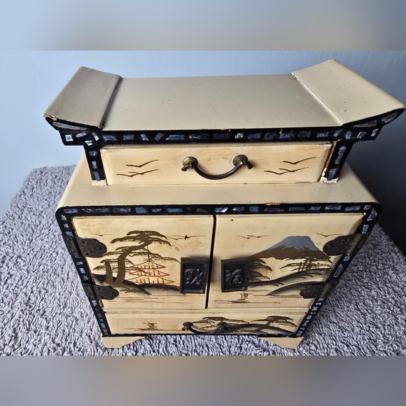 Vintage Asian-Inspired Jewelry Box - Picture 12 of 13